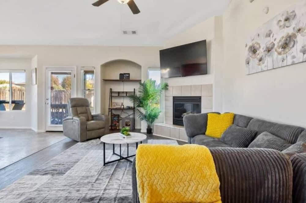 Photo of Livingroom in Visalia
