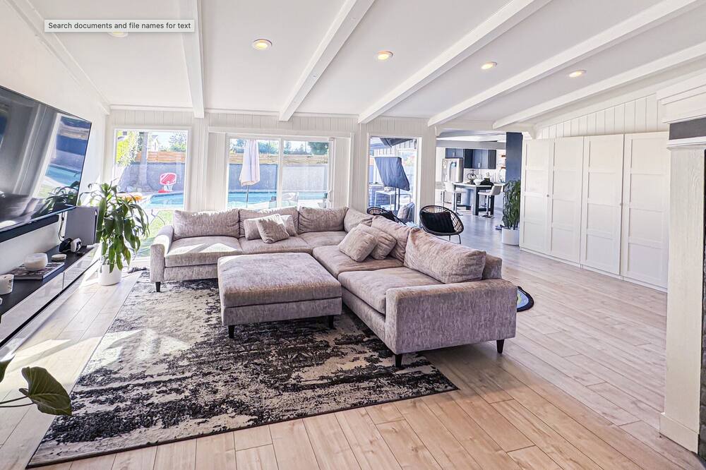 Photo of Livingroom in Downtown