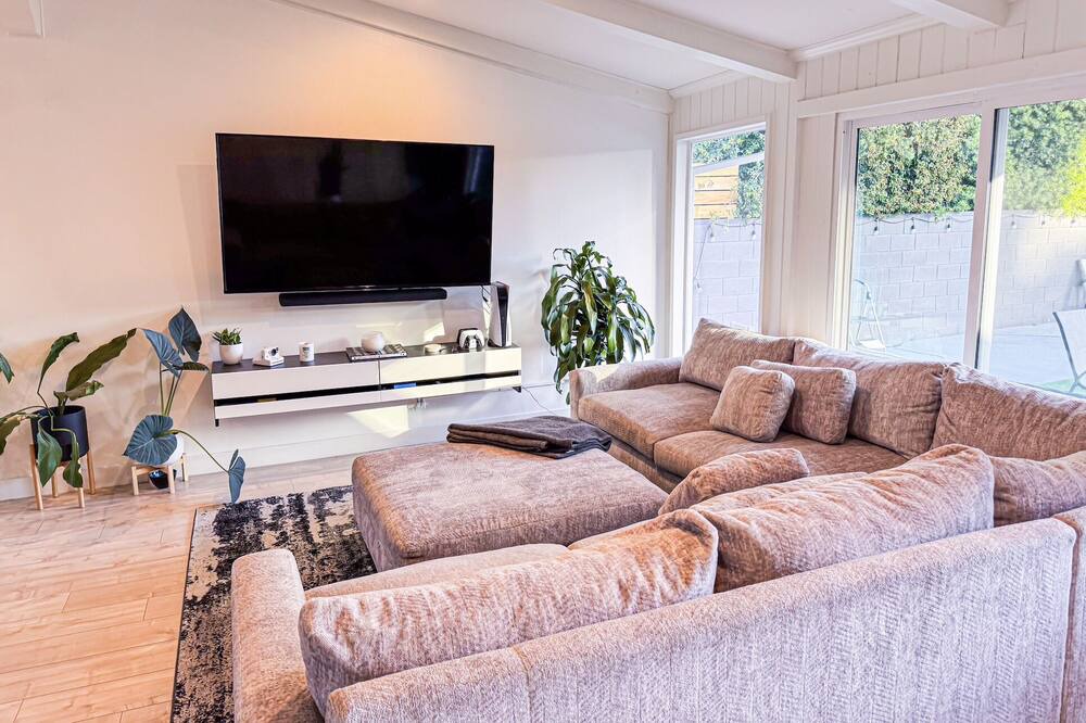Photo of Livingroom in Downtown