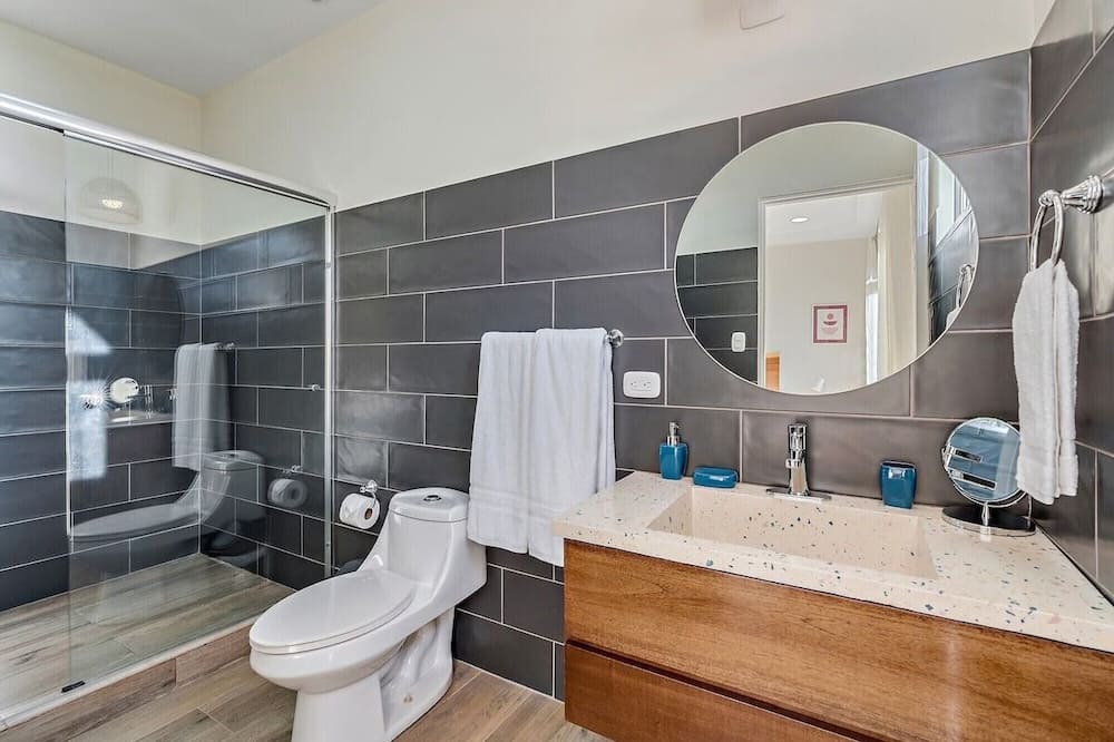 Photo of Bathroom in Mokuleia