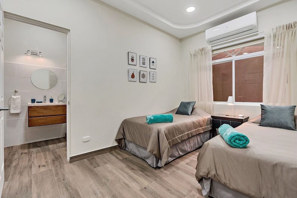 Photo of Bedroom in Mokuleia