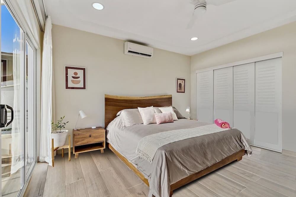 Photo of Bedroom in Mokuleia