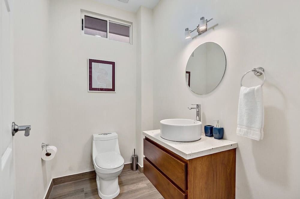 Photo of Bathroom in Mokuleia