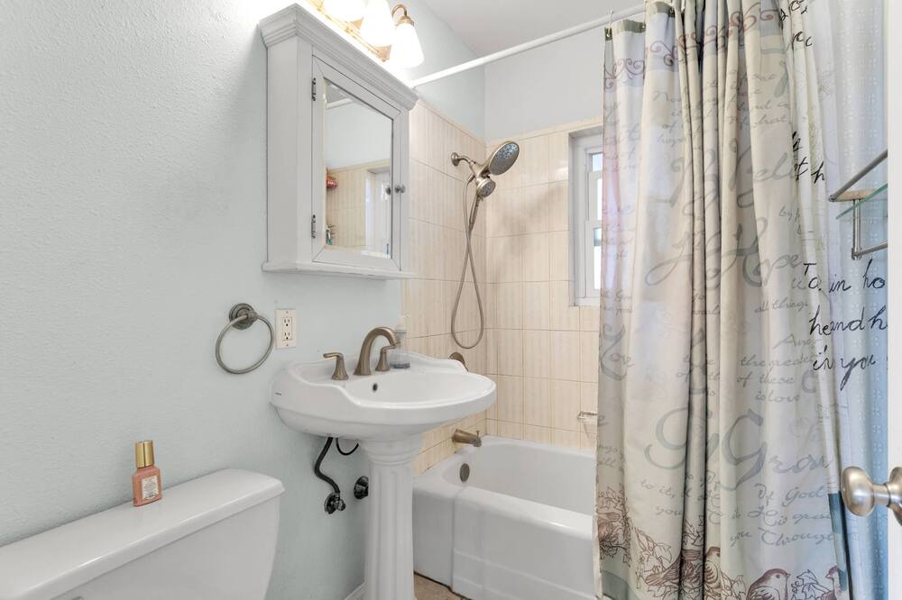 Photo of Bathroom in Monrovia