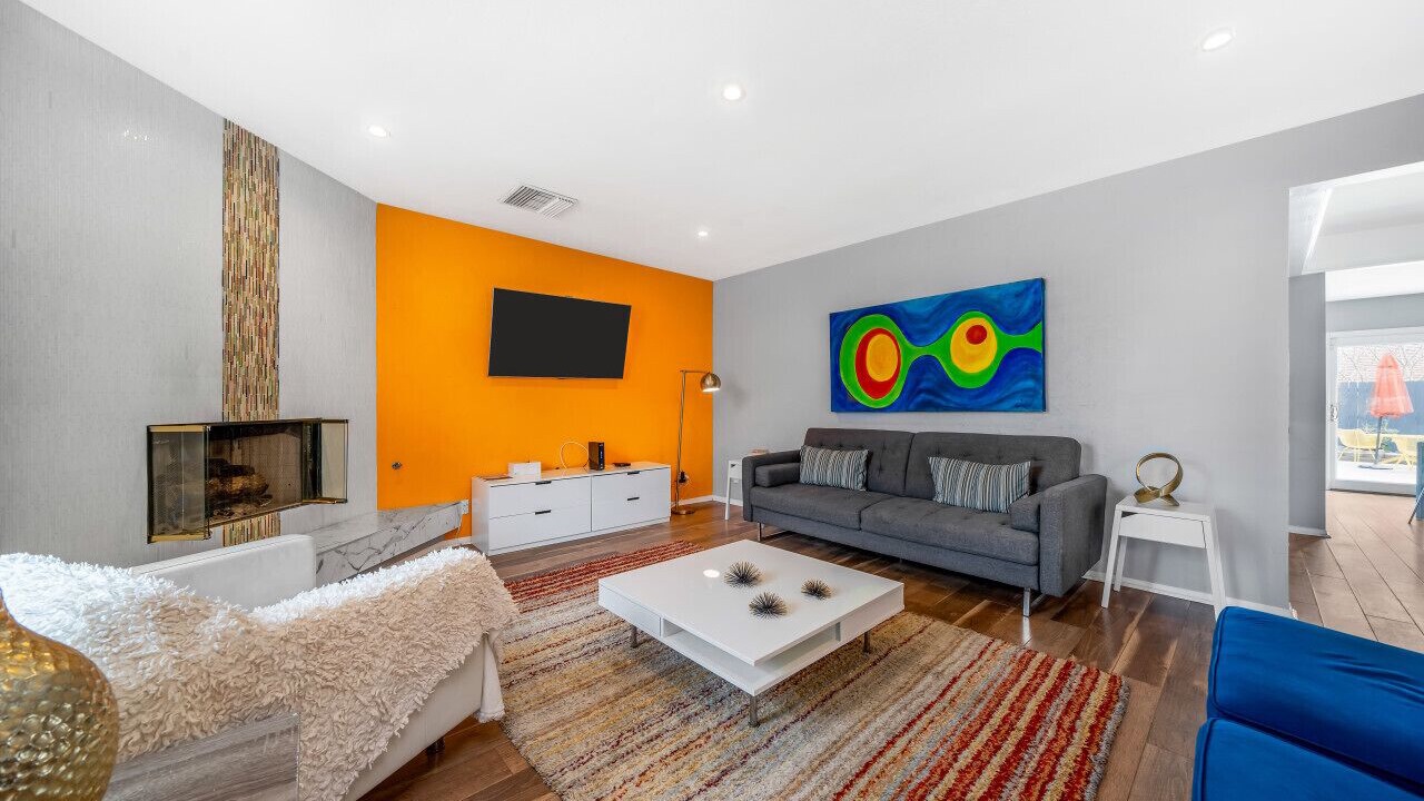 Photo of Livingroom in Racquet Club South