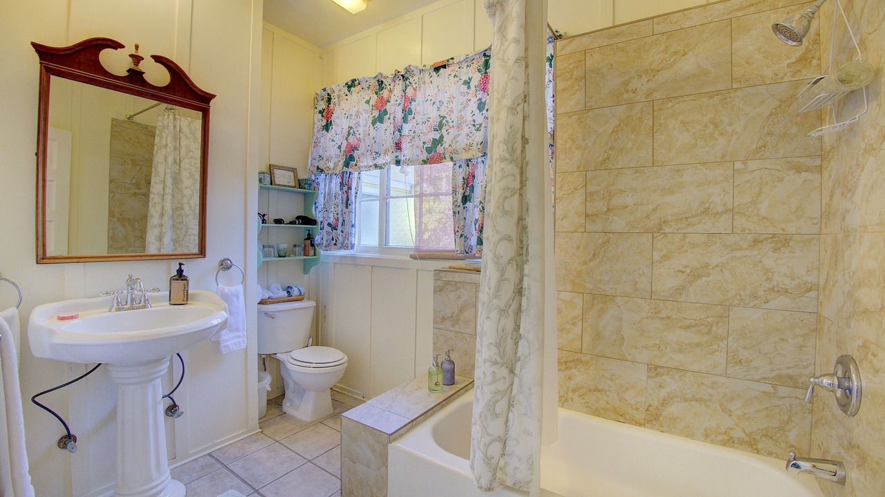 Photo of Bathroom in Oak Park