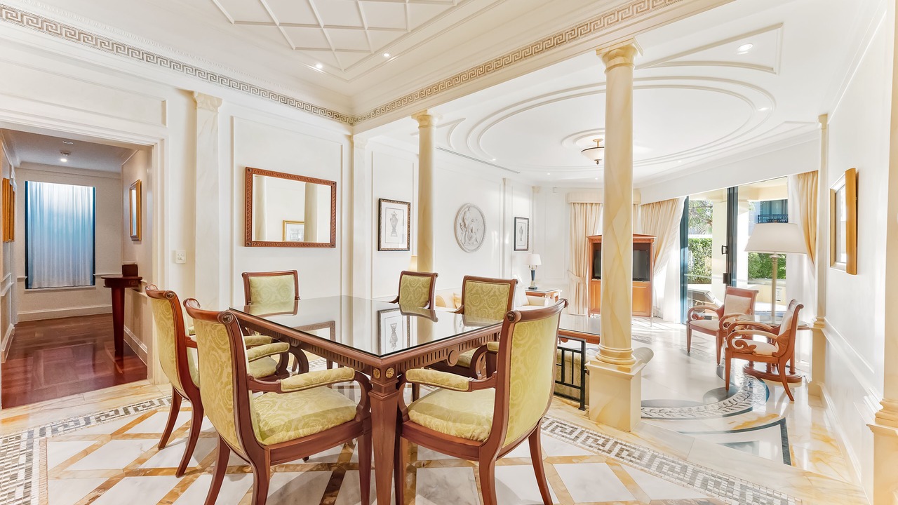 Photo of Livingroom in Main Beach