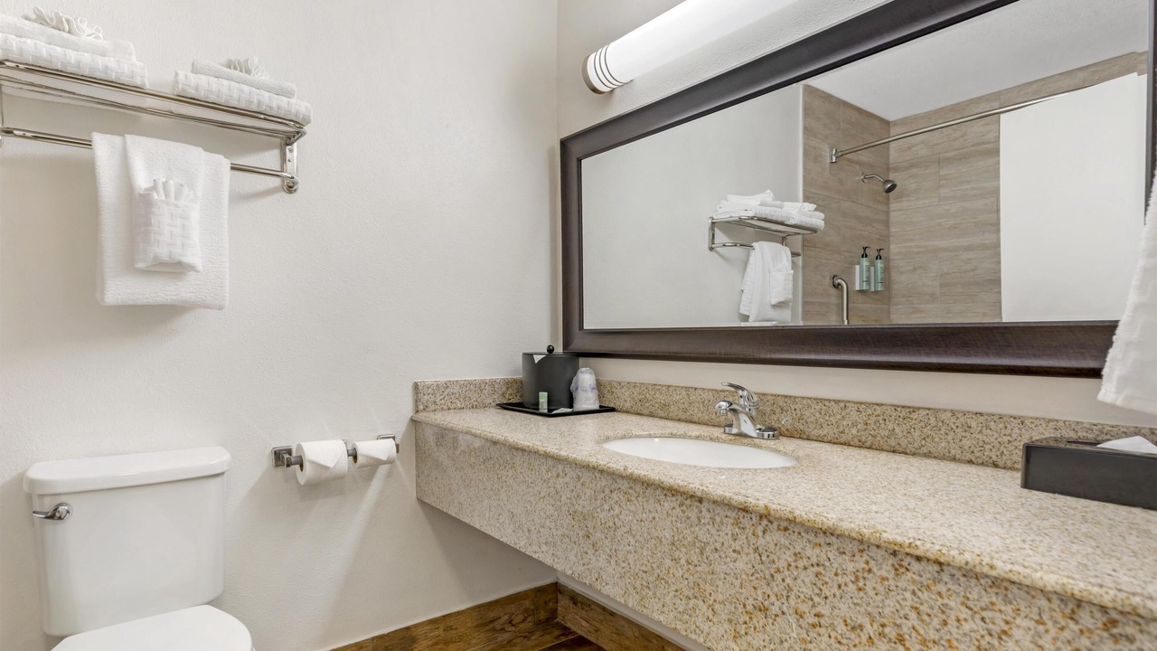 Photo of Bathroom in Kettleman City