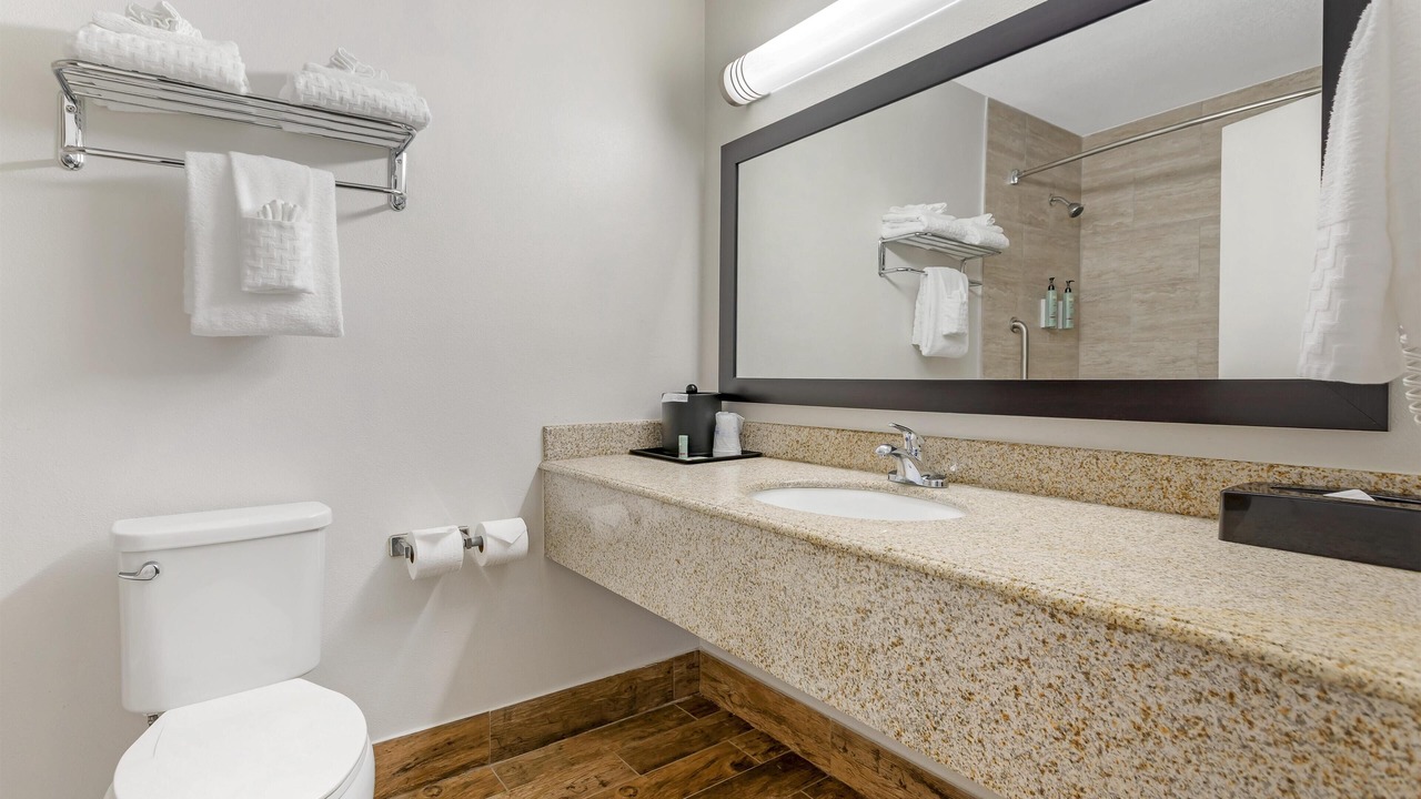 Photo of Bathroom in Kettleman City