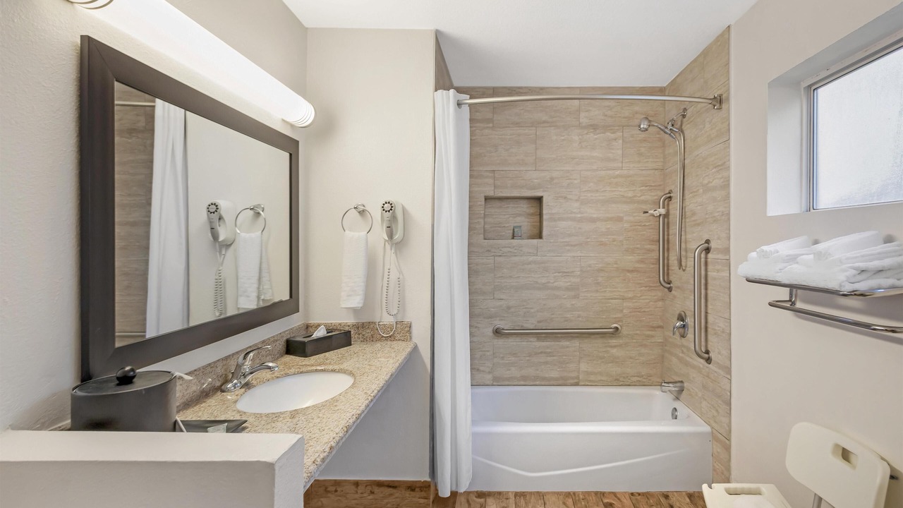Photo of Bathroom in Kettleman City