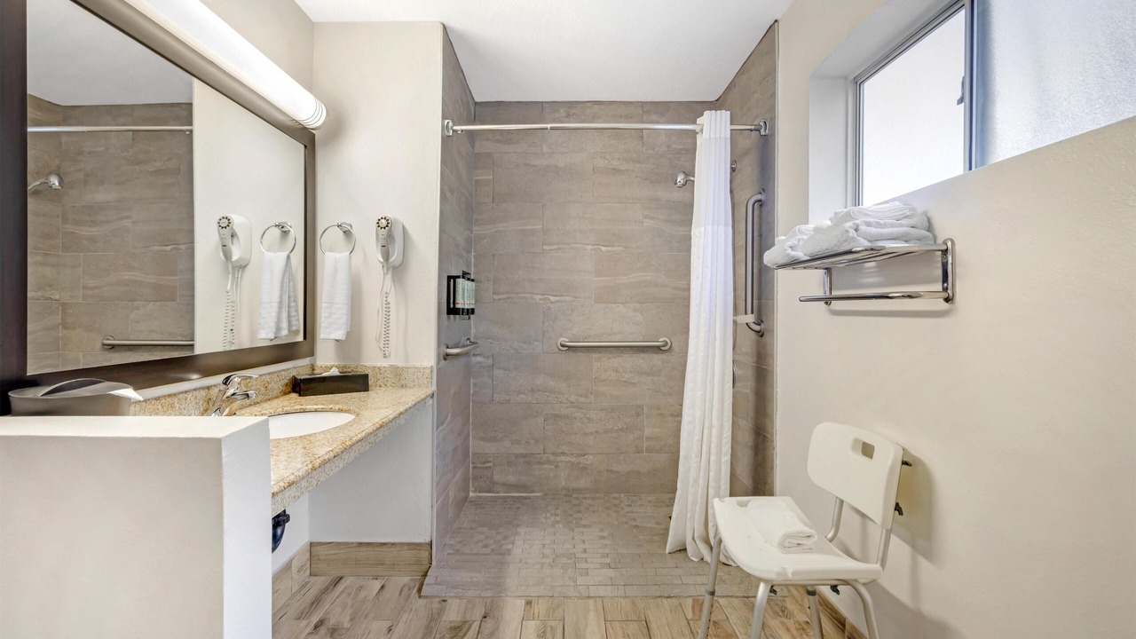 Photo of Bathroom in Kettleman City