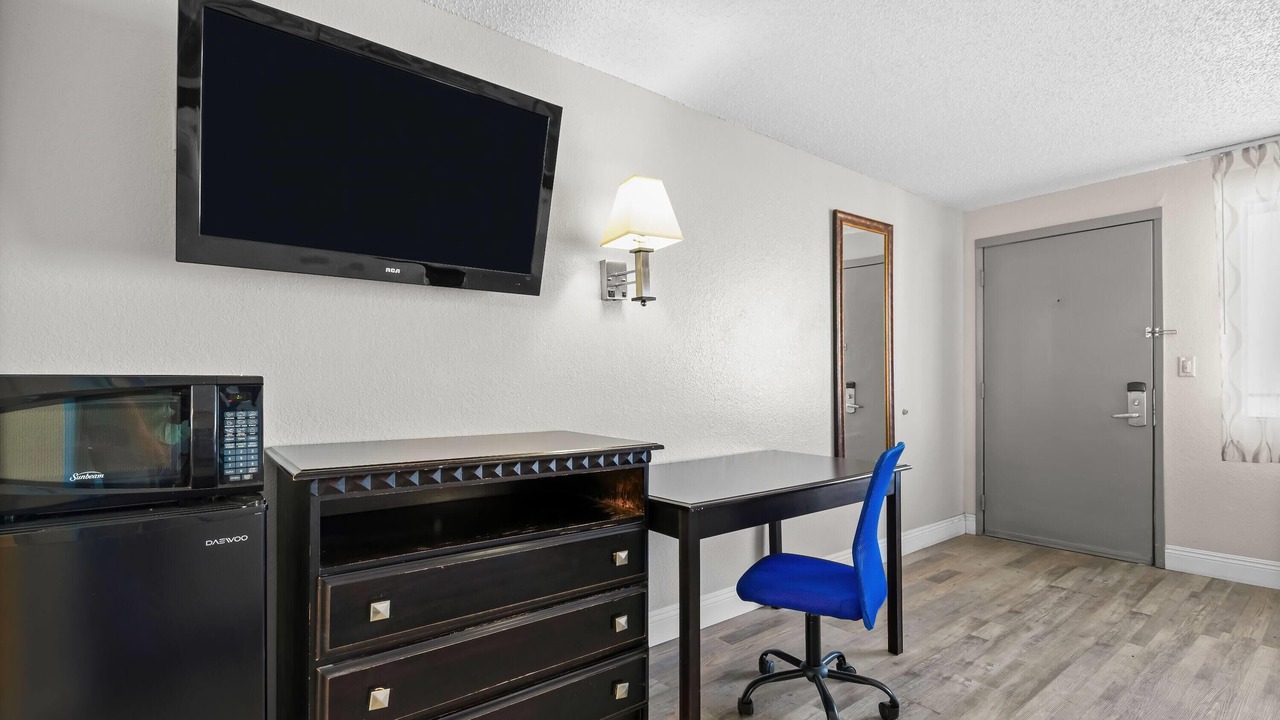 Photo of Bedroom in Lost Hills