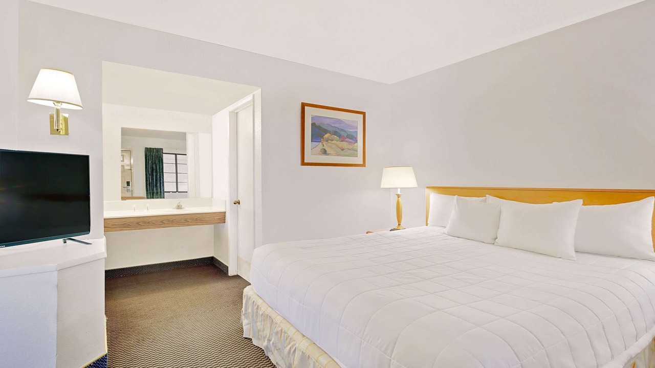 Photo of Bedroom in Needles