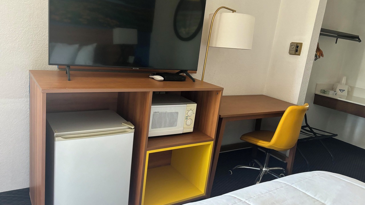 Photo of Bedroom in Needles