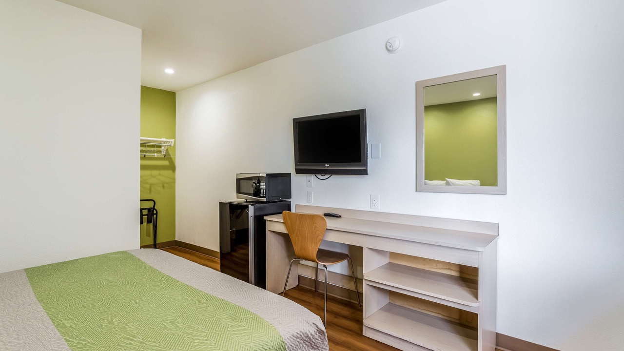 Photo of Bedroom in Needles