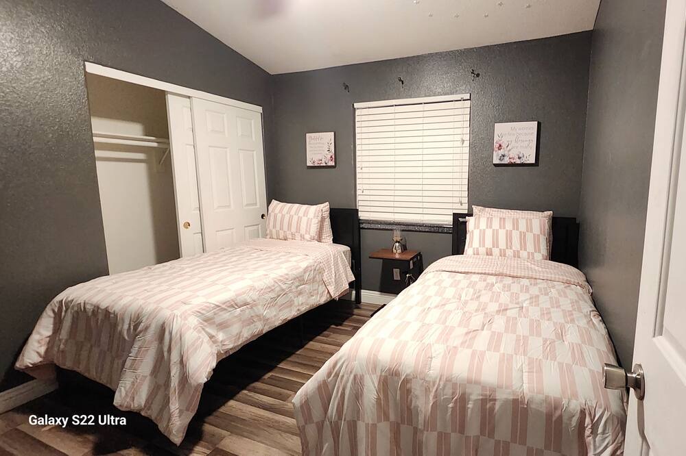 Photo of Bedroom in Sunrise Manor