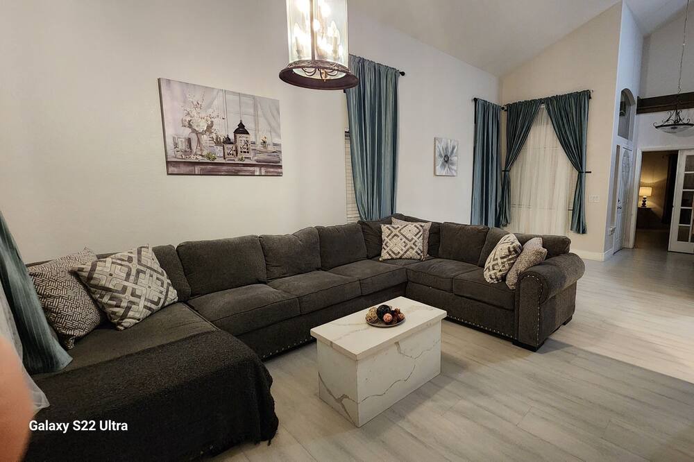 Photo of Livingroom in Sunrise Manor