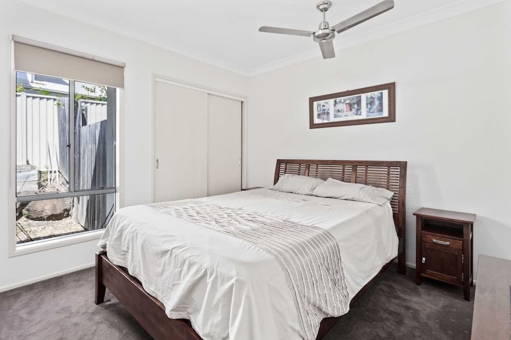Photo of Bedroom in Burleigh Waters