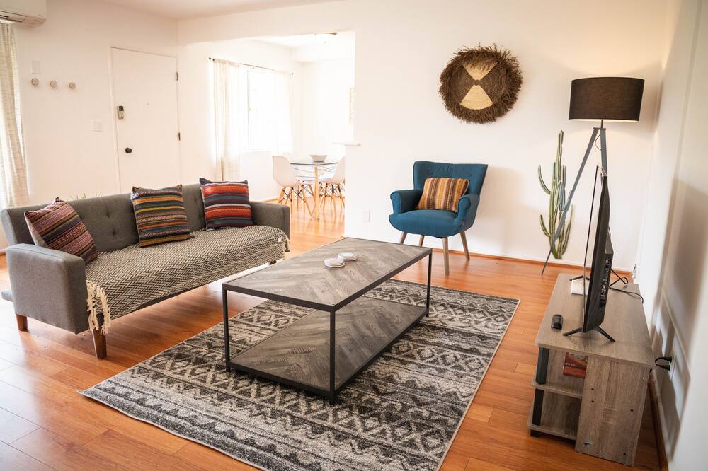 Photo of Livingroom in Downtown