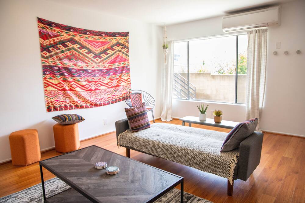 Photo of Livingroom in Downtown