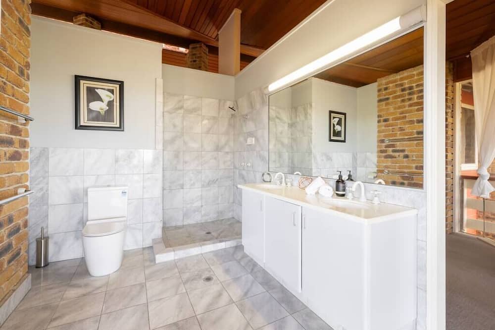 Photo of Bathroom in Upper Coomera