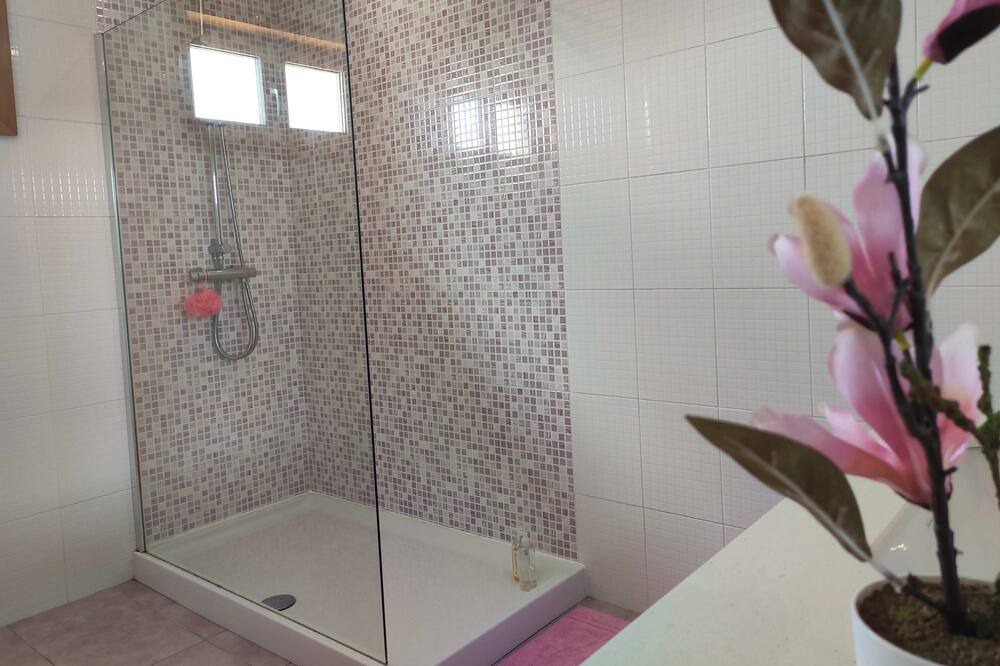 Photo of Bathroom in Vagos