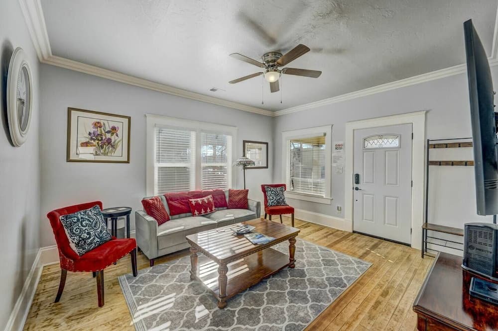 Photo of Bedroom in Midtown