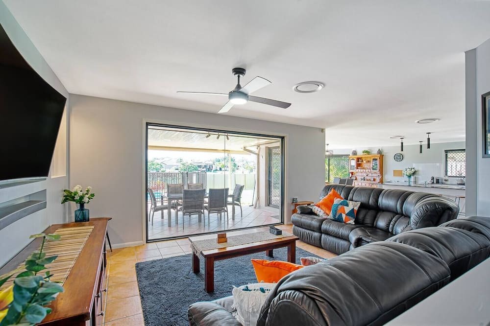Photo of Livingroom in Oxenford