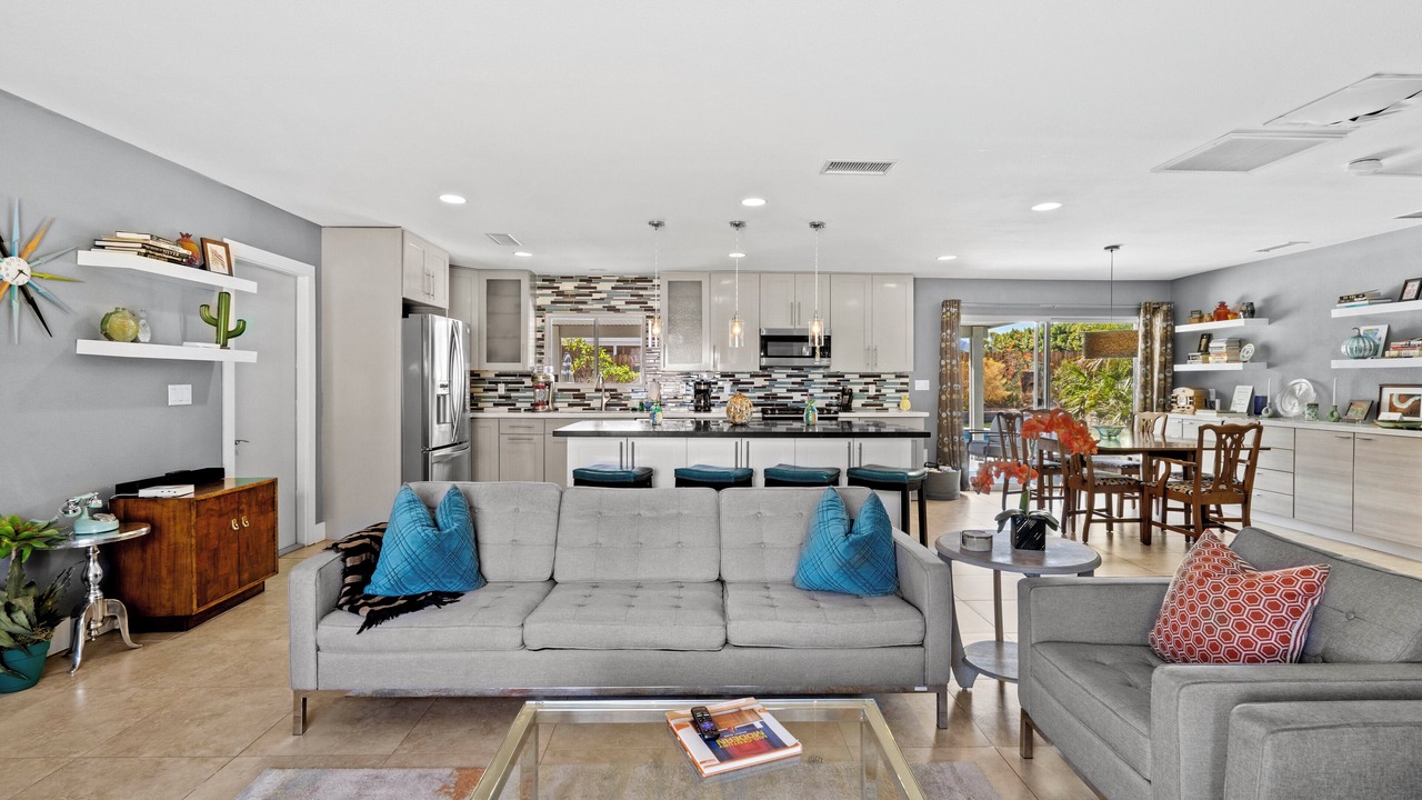 Photo of Livingroom in Racquet Club South