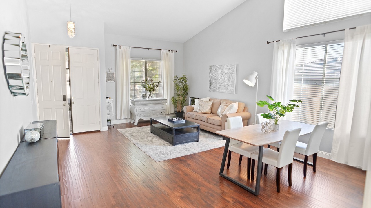 Photo of Livingroom in Canyon Country