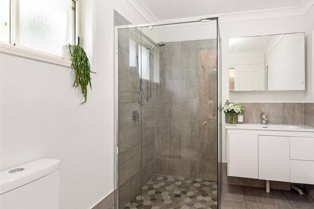 Photo of Bathroom in Pelican Waters