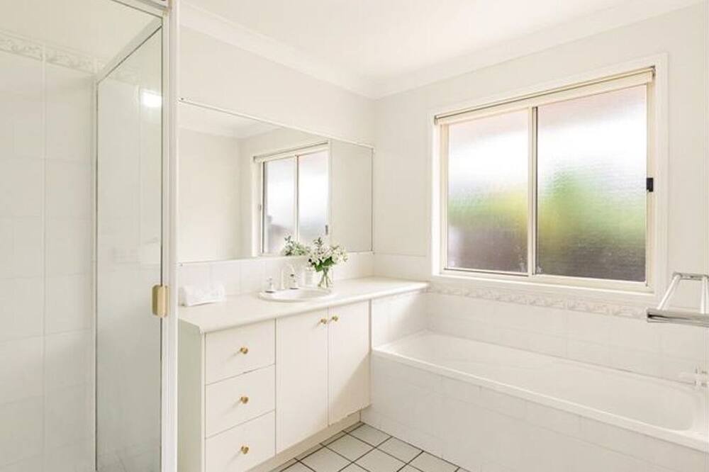 Photo of Bathroom in Pelican Waters