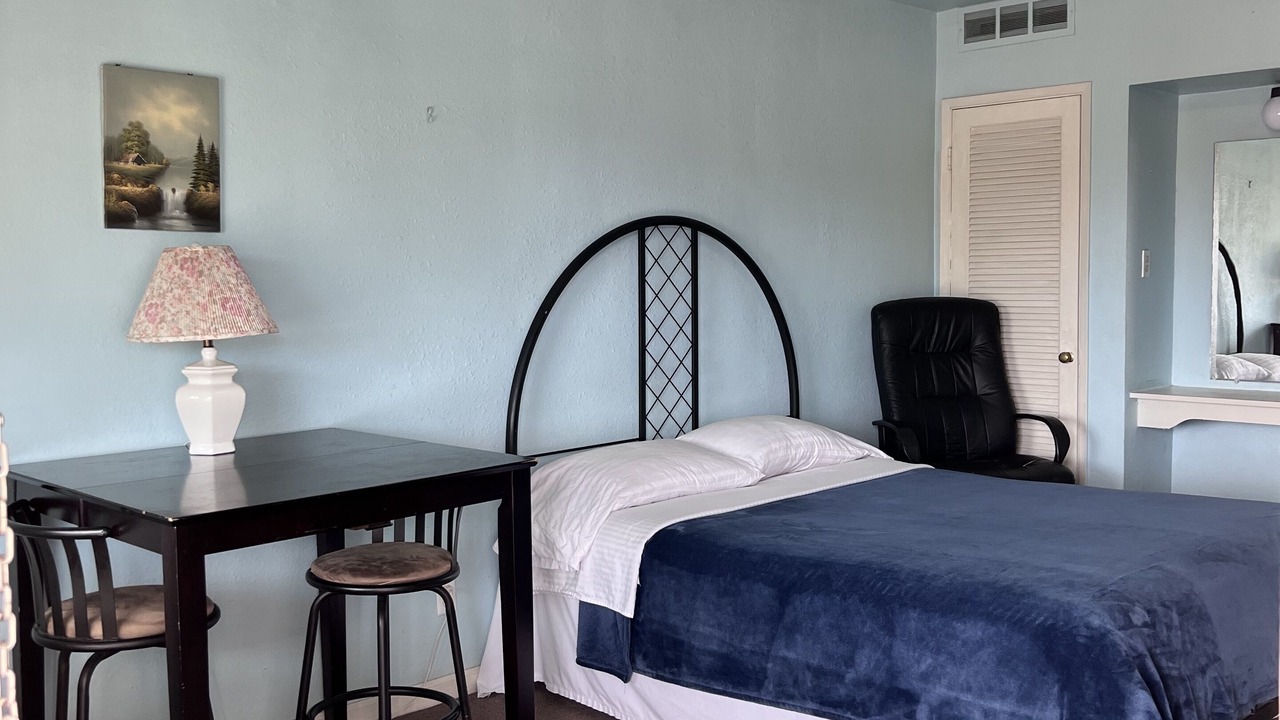 Photo of Bedroom in Coalinga