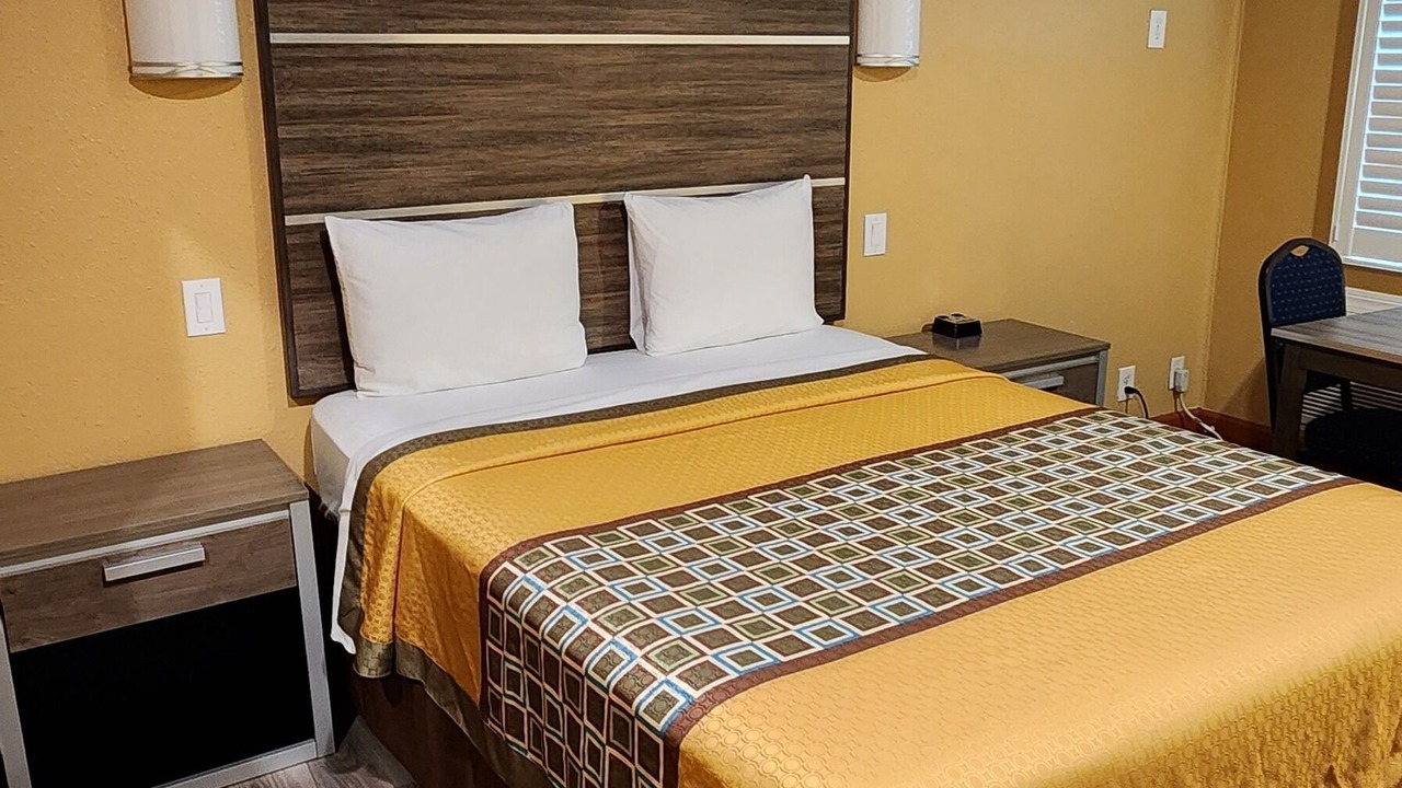 Photo of Bedroom in Inglewood