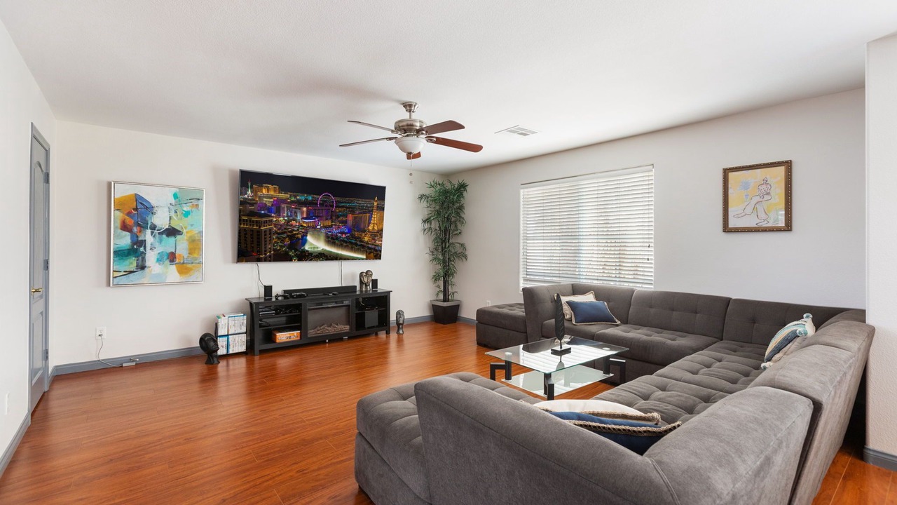 Photo of Livingroom in Spring Valley