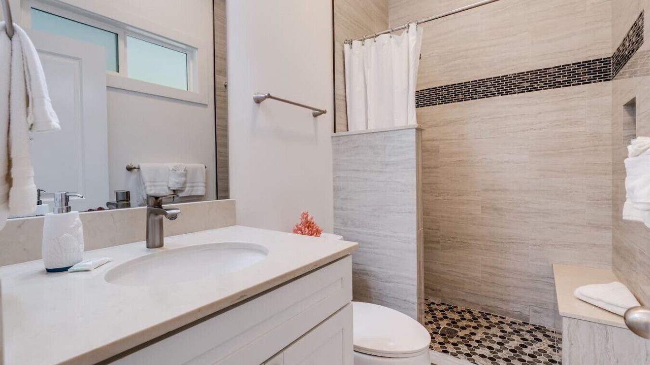 Photo of Bathroom in Wailuku