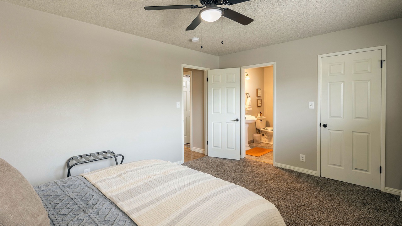 Photo of Bedroom in Raisin
