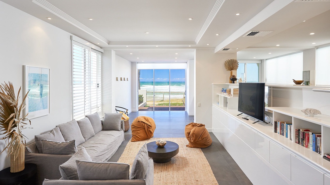 Photo of Livingroom in Main Beach