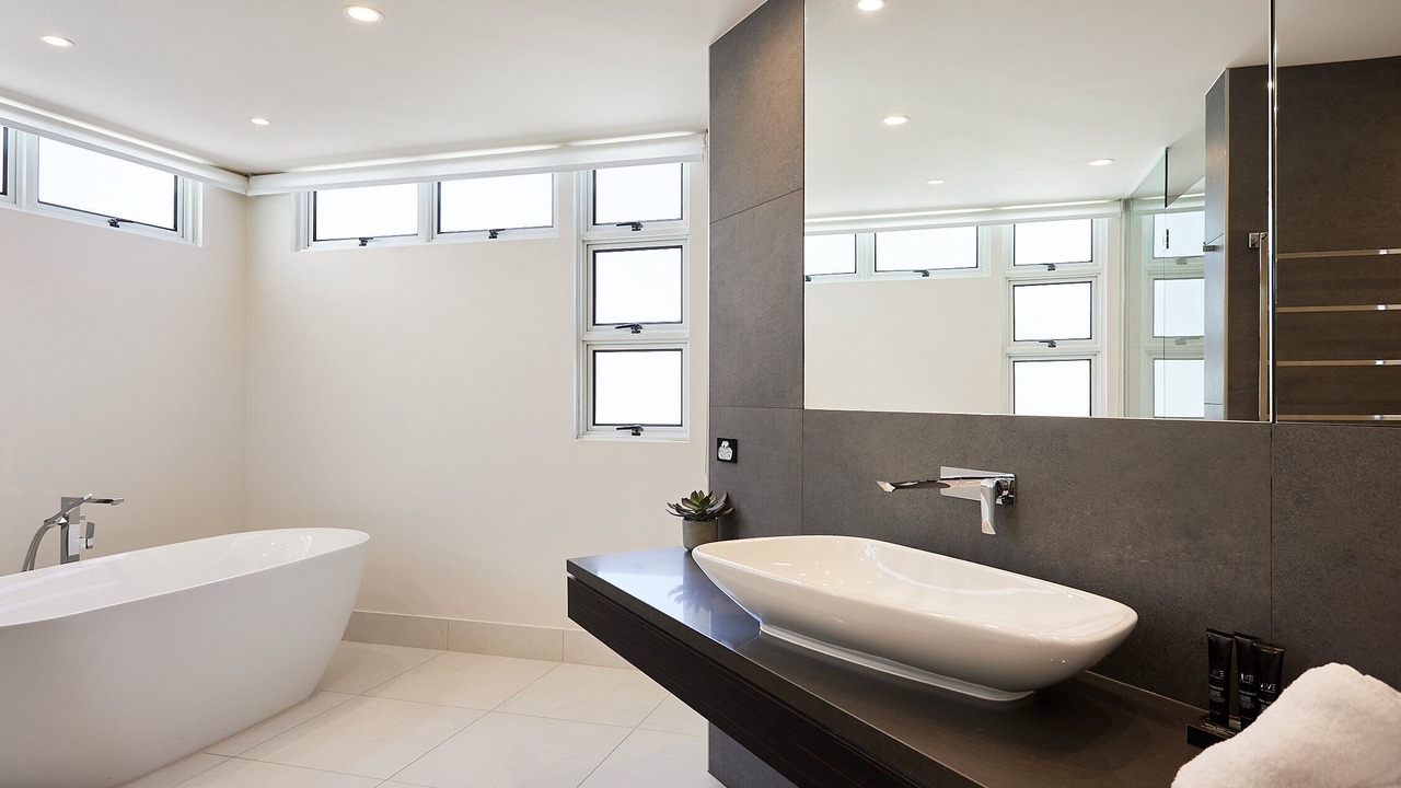 Photo of Bathroom in Main Beach