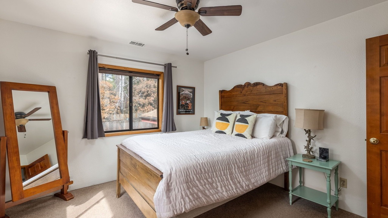 Photo of Bedroom in Idyllwild