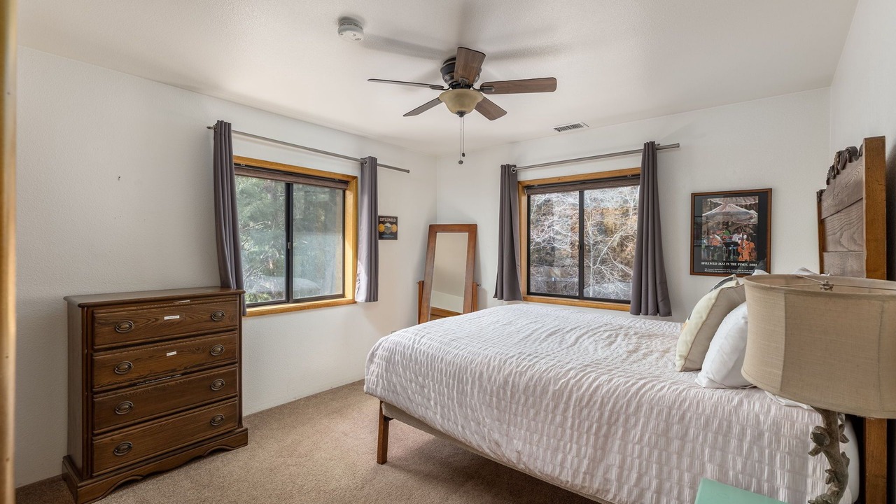Photo of Bedroom in Idyllwild
