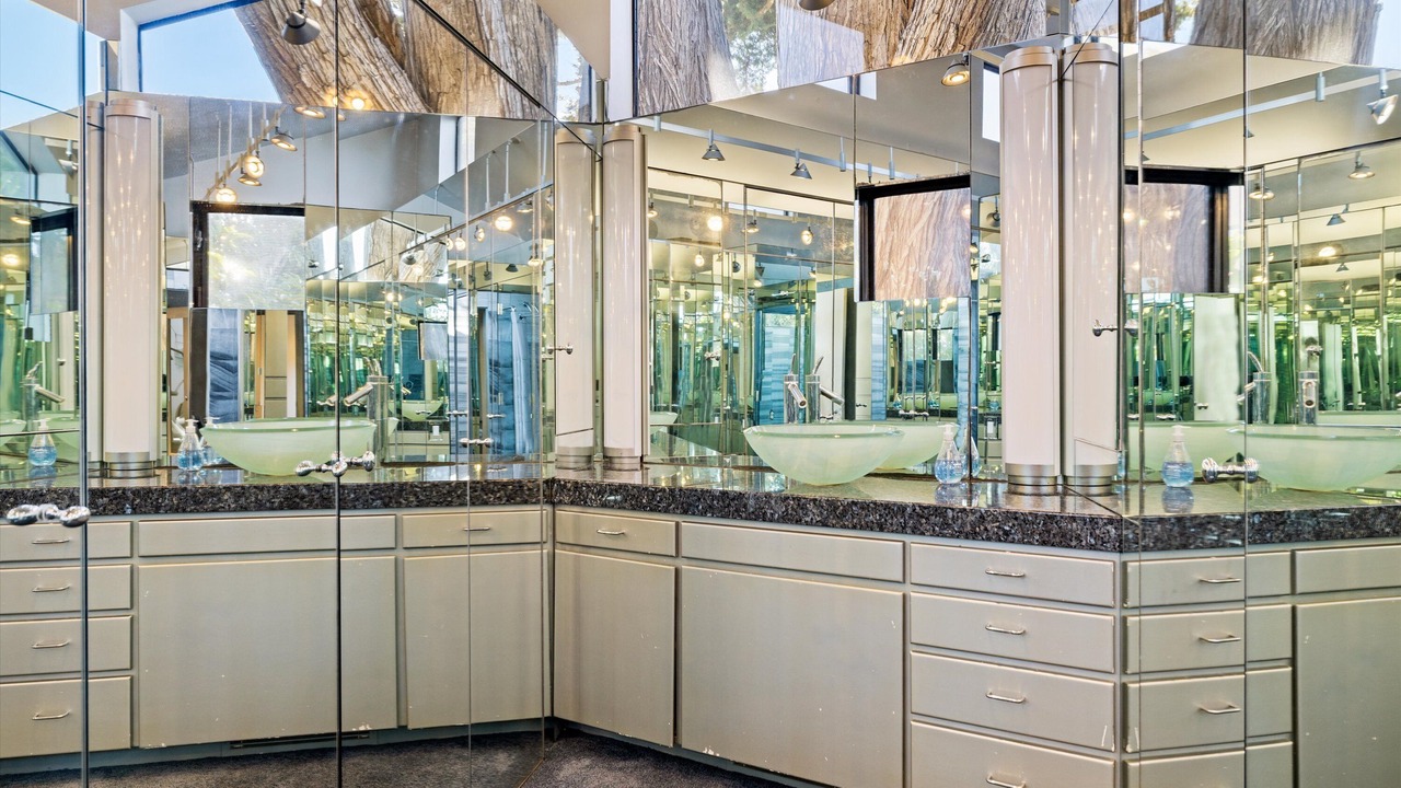 Photo of Bathroom in Toro Canyon