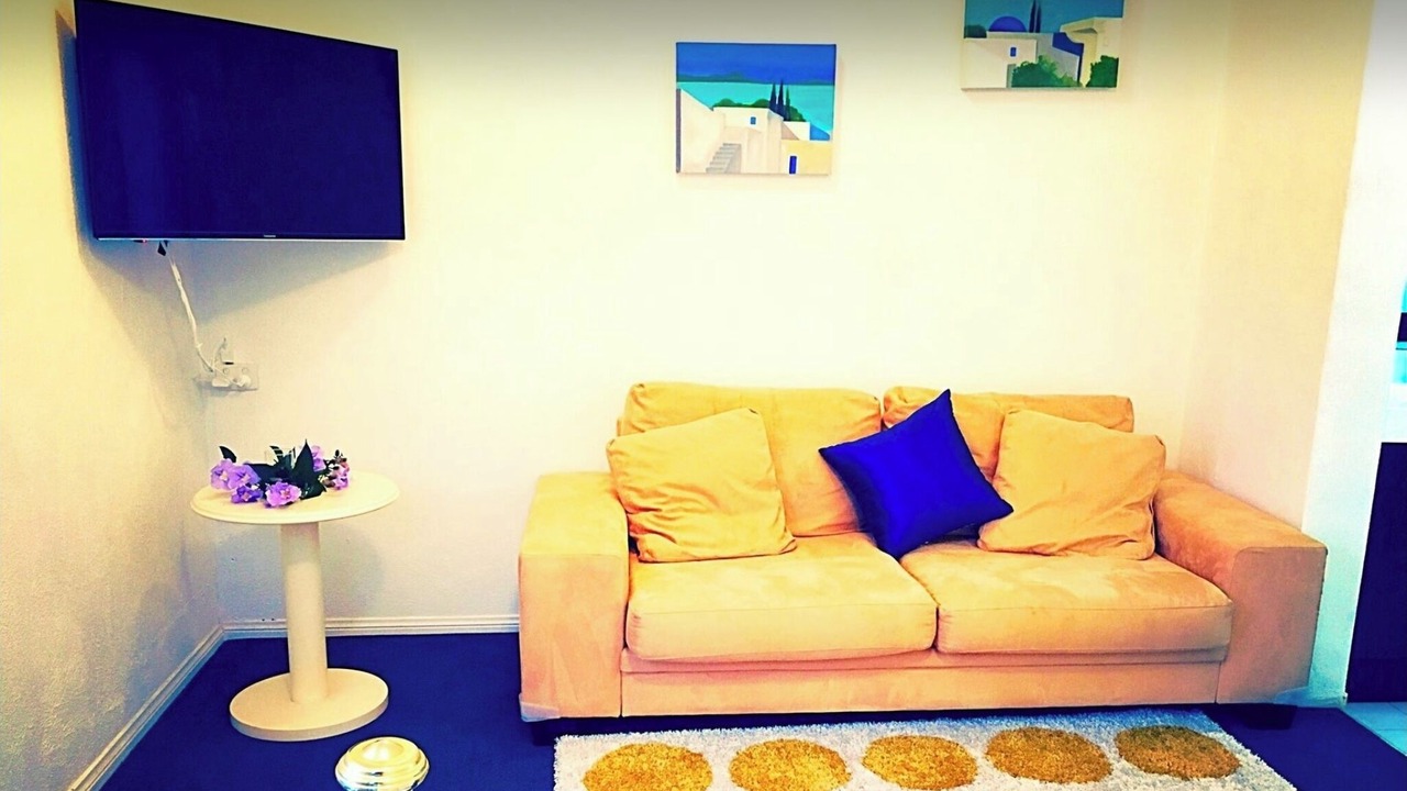 Photo of Livingroom in Broadbeach Waters