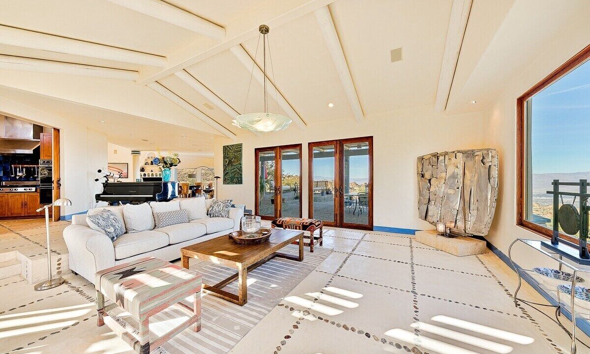 Photo of Livingroom in Mountain Center