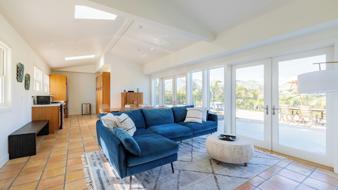 Photo of Livingroom in Central Malibu