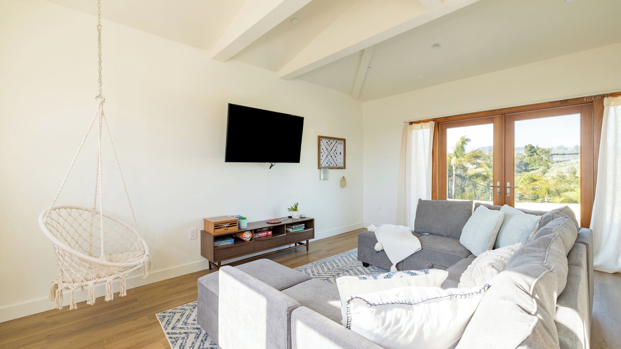 Photo of Livingroom in Central Malibu