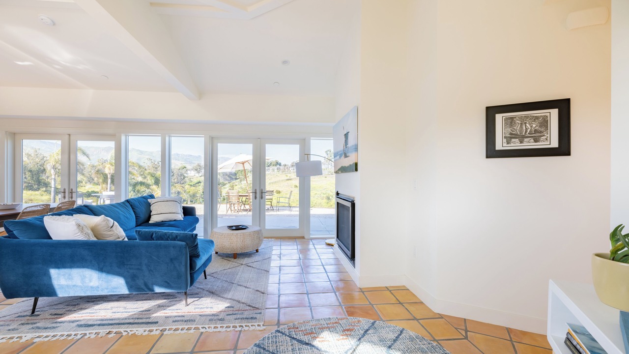 Photo of Livingroom in Central Malibu