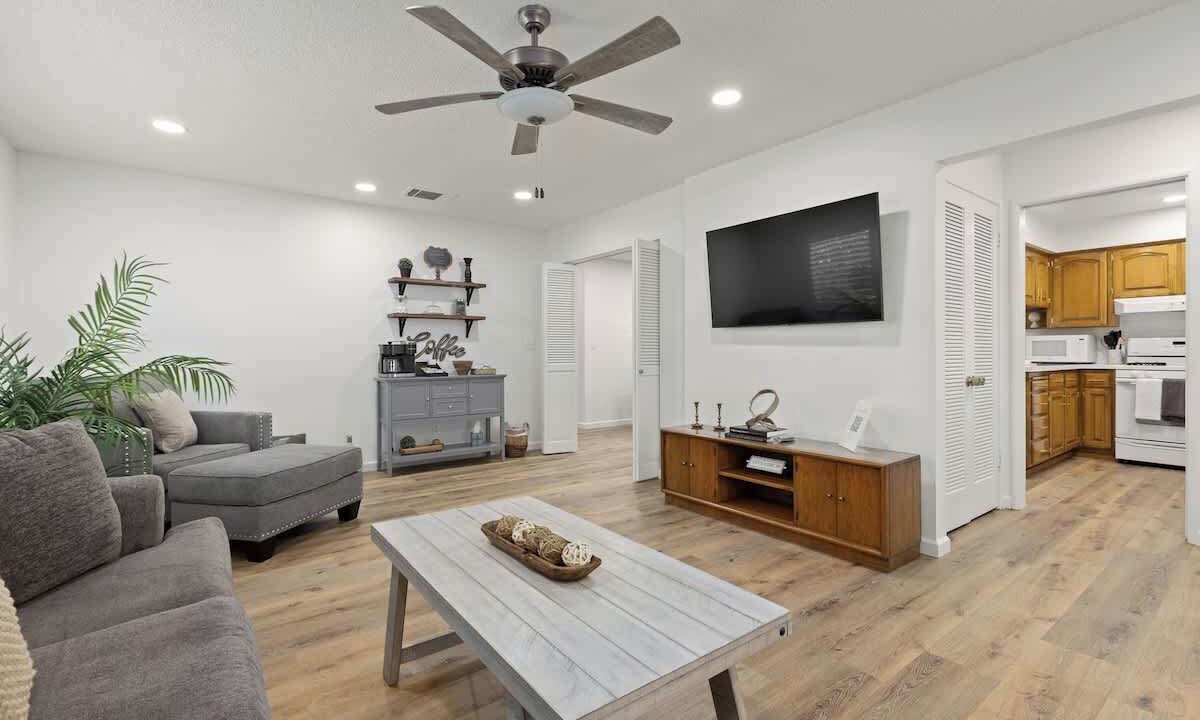 Photo of Livingroom in Hanford