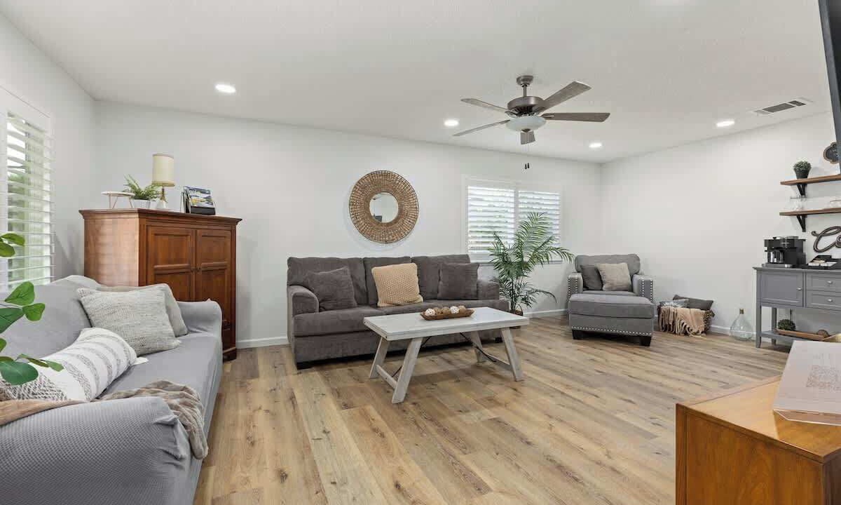 Photo of Livingroom in Hanford