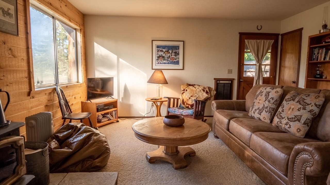 Photo of Livingroom in Camp Connell